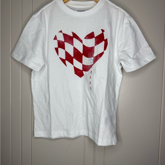 NWT old navy, White T-Shirt with Red Checkered Heart - Picture 3 of 4